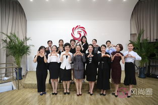 想成為優(yōu)秀禮儀培訓(xùn)師，怎能不精通服務(wù)禮儀？