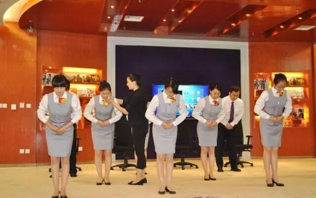 七種禮儀服務(wù)技巧助您激發(fā)顧客購(gòu)買欲望